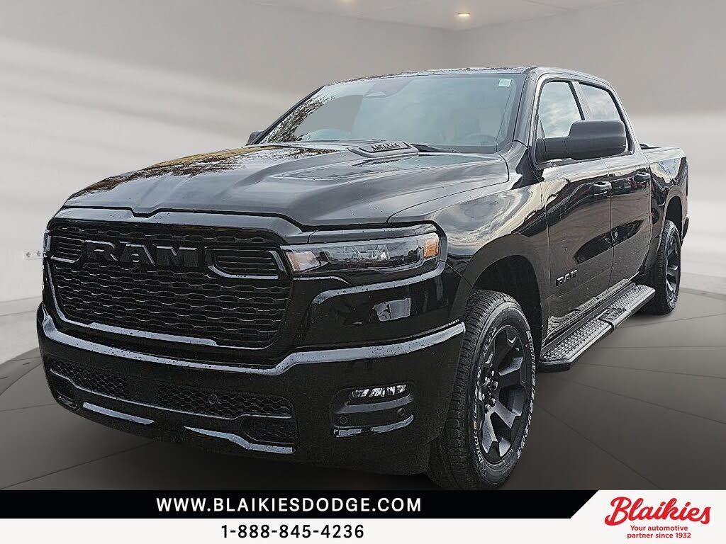 RAM 1500 Express Crew Cab 4WD 2026