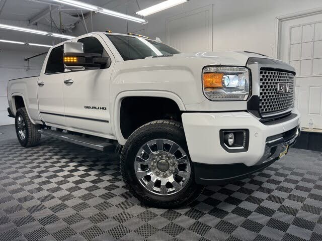 2017 GMC Sierra 2500HD Denali Crew Cab SB 4WD