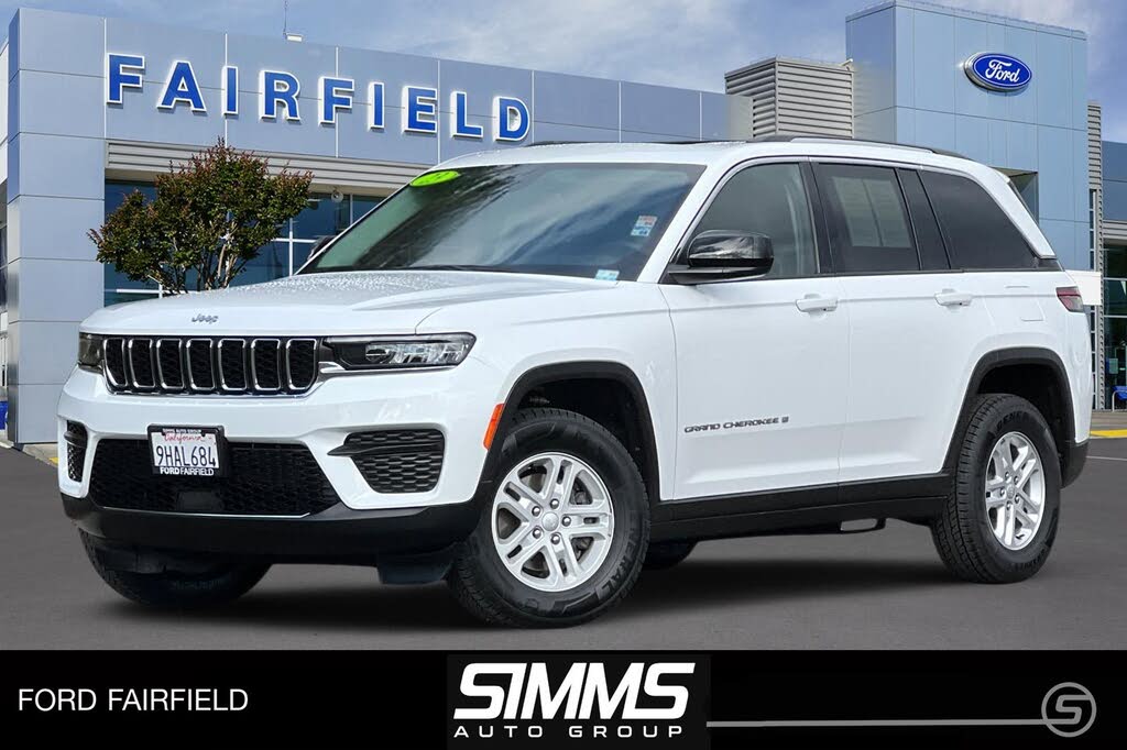 2023 Jeep Grand Cherokee Laredo 4WD