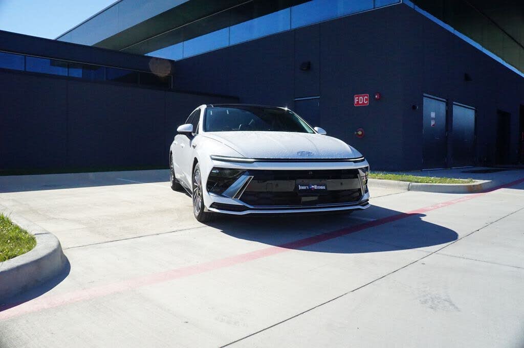 2025 Hyundai Sonata Hybrid Limited FWD