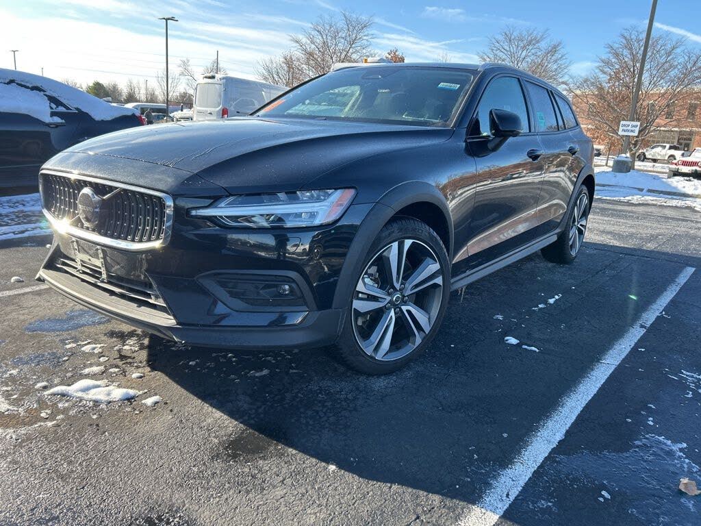 2025 Volvo V60 Cross Country B5 Plus AWD