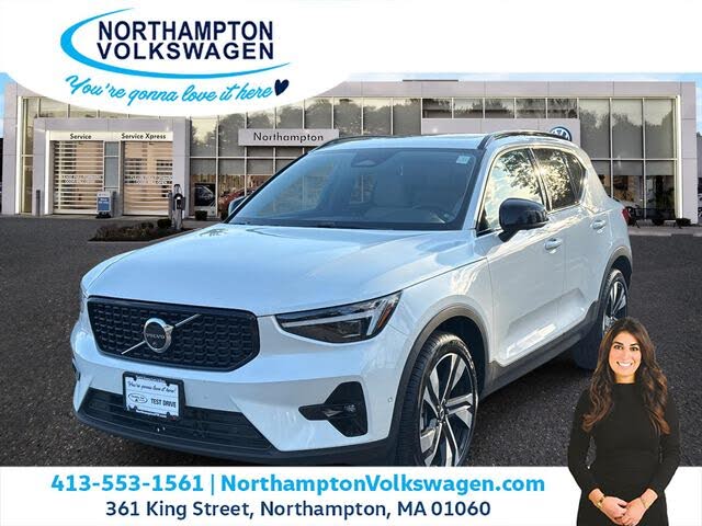 2025 Volvo XC40 B5 Ultra Dark Theme AWD