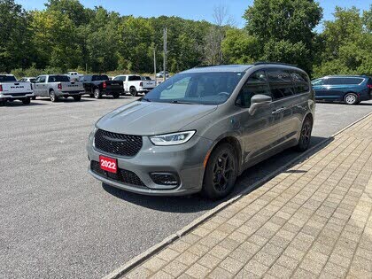 2022 Chrysler Pacifica Hybrid Limited FWD