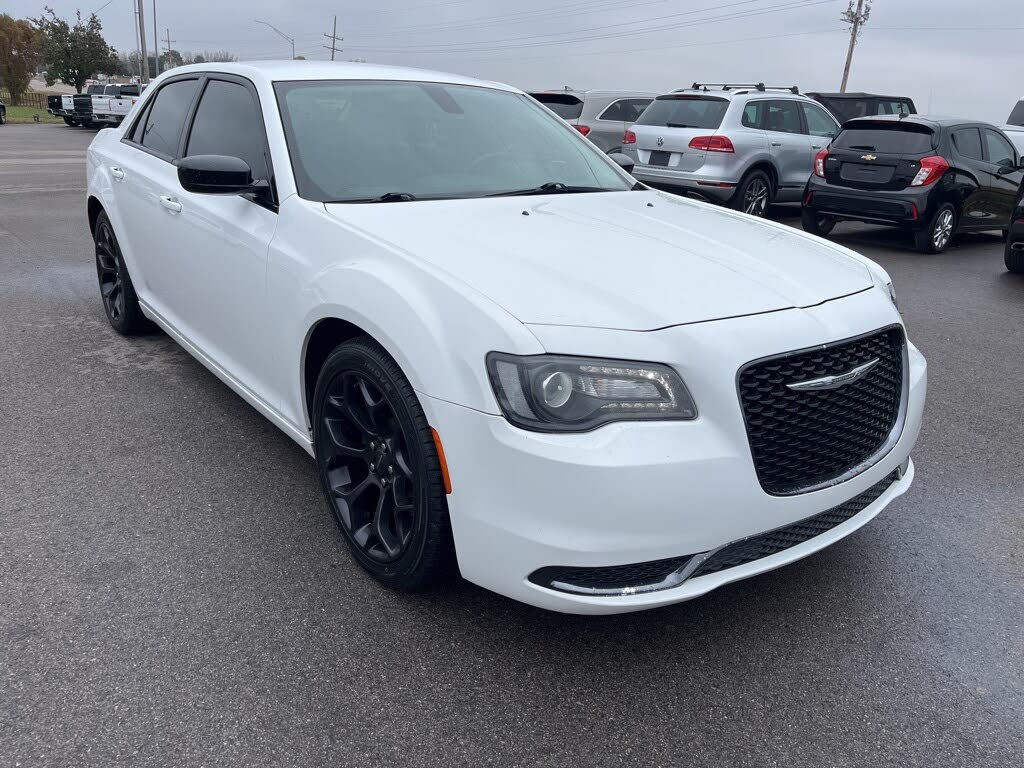 2020 Chrysler 300 Touring RWD