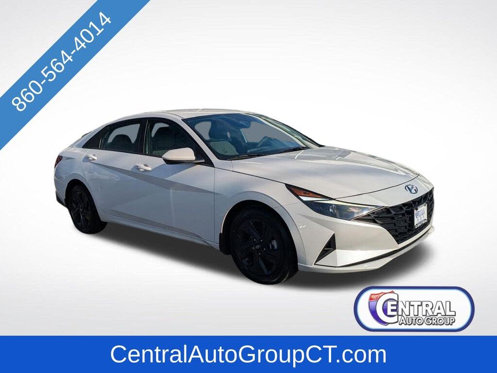 2022 Hyundai Elantra SEL FWD