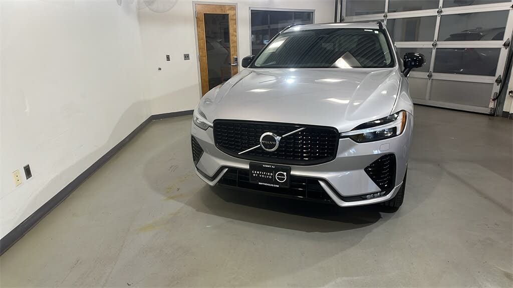2023 Volvo XC60 B5 Plus Dark Theme AWD