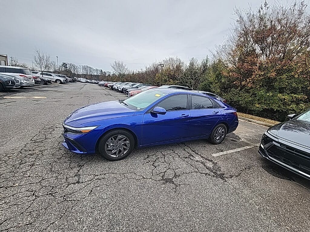 2024 Hyundai Elantra SEL FWD