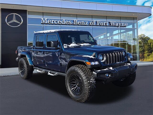 2025 Jeep Gladiator NightHawk Crew Cab 4WD