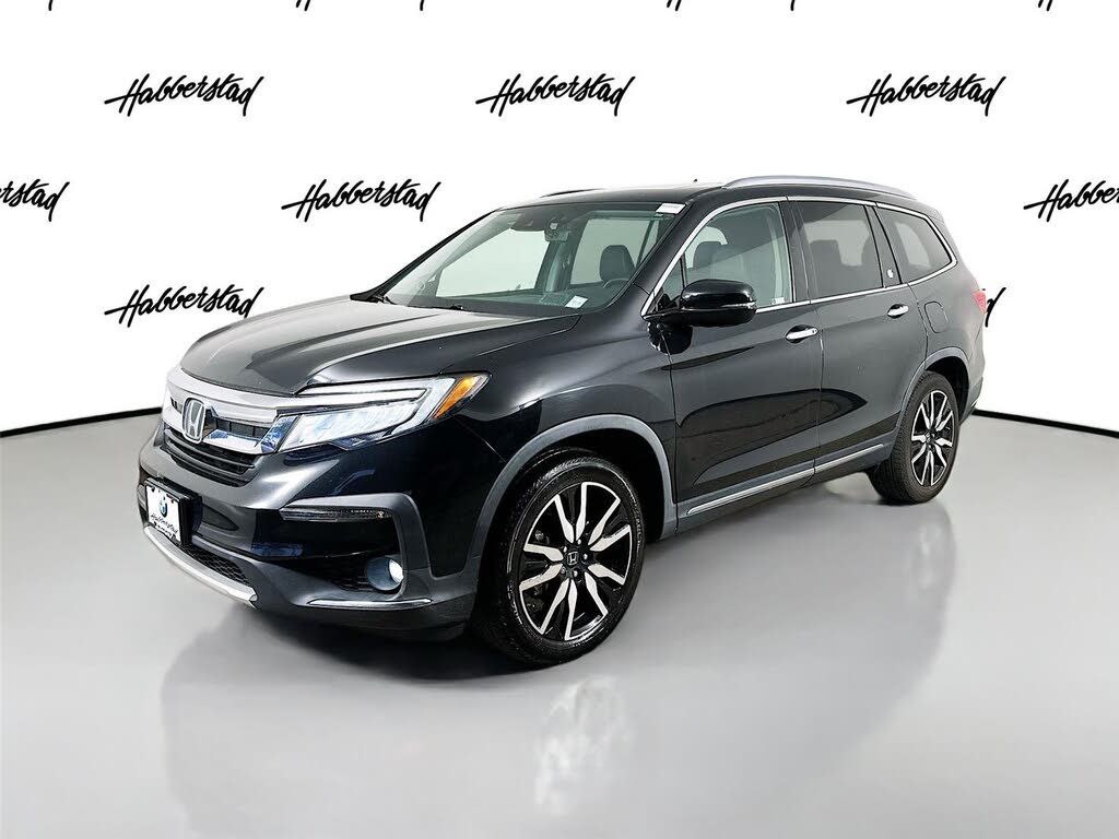 2020 Honda Pilot Touring AWD with Rear Captain's Chairs