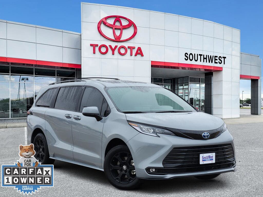 2025 Toyota Sienna XSE 7-Passenger AWD