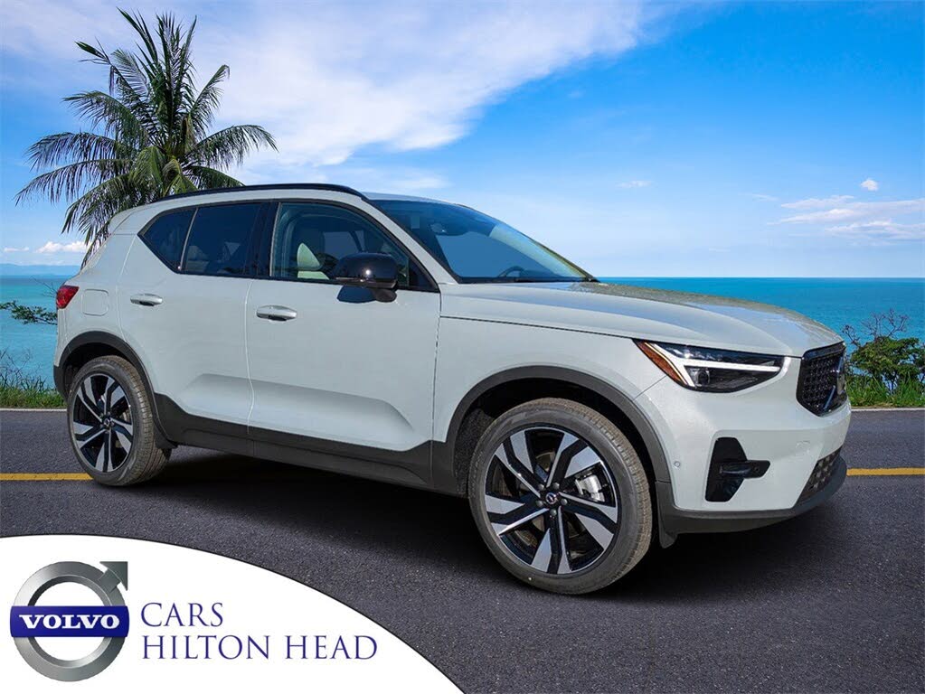 2025 Volvo XC40 B5 Plus Dark Theme AWD