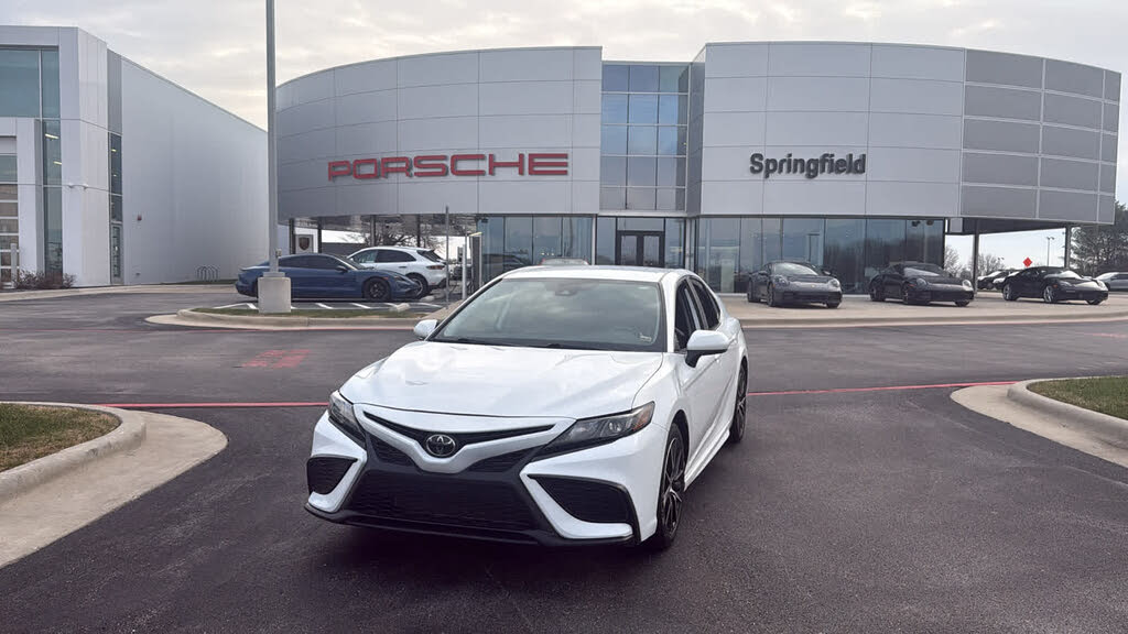 2024 Toyota Camry SE FWD