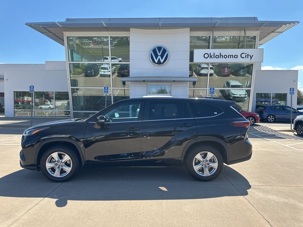 2024 Toyota Highlander LE FWD