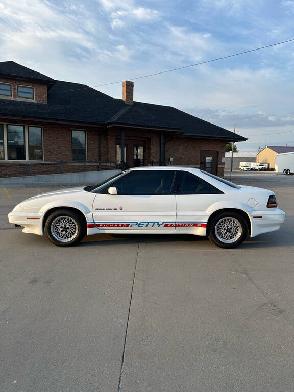 1991 Pontiac Grand Prix 2 Dr SE Coupe