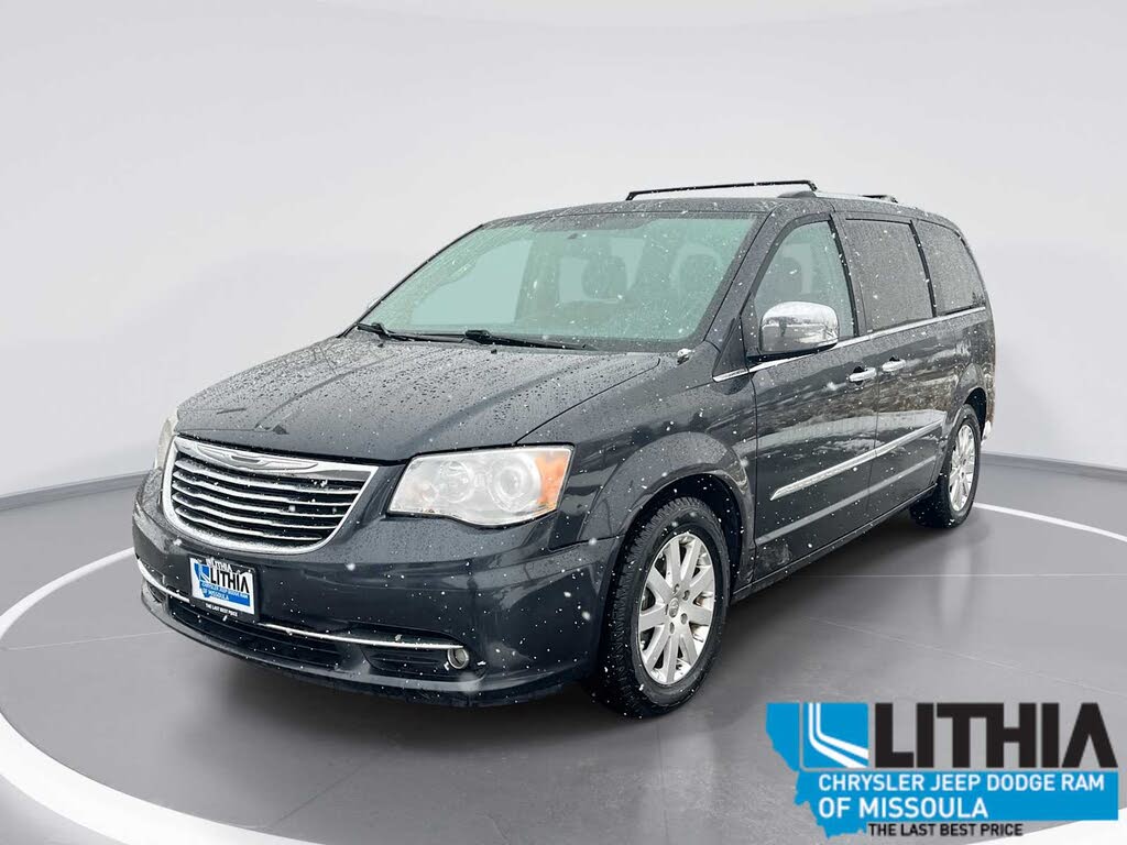 2013 Chrysler Town & Country Limited FWD