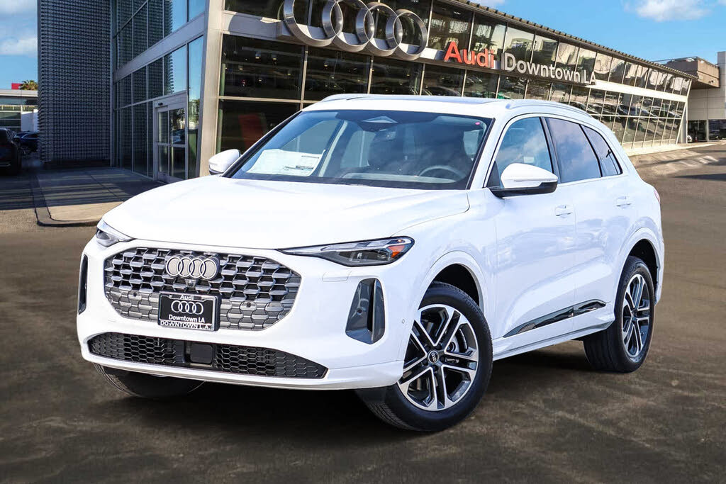 2025 Audi Q5 quattro Premium 40 TFSI