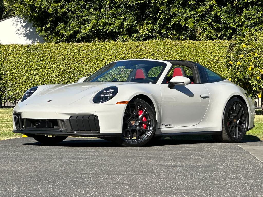 2026 Porsche 911 Targa 4 GTS Cabriolet AWD