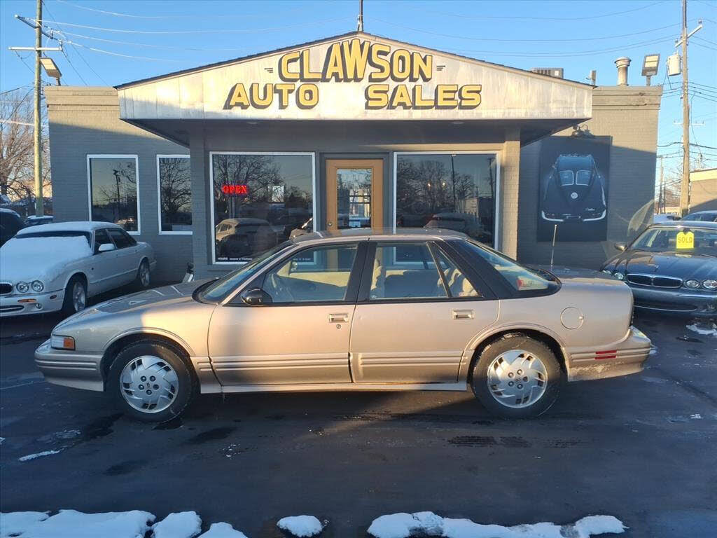 1996 Oldsmobile Cutlass Supreme 4 Dr SL Sedan
