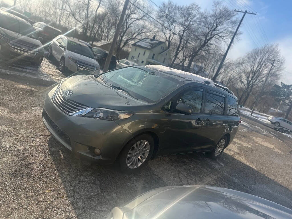 2014 Toyota Sienna XLE 8-Passenger FWD