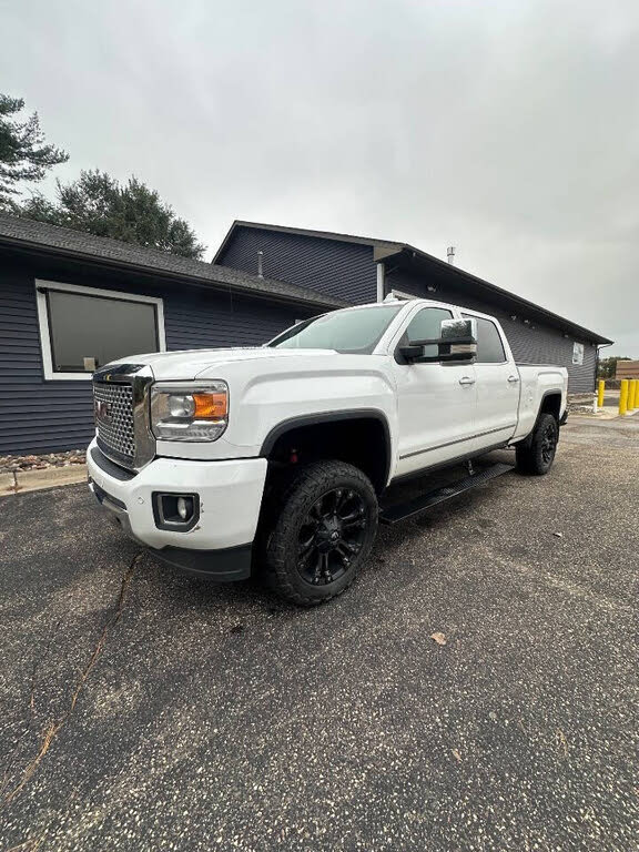 2015 GMC Sierra 2500HD Denali Crew Cab SB 4WD