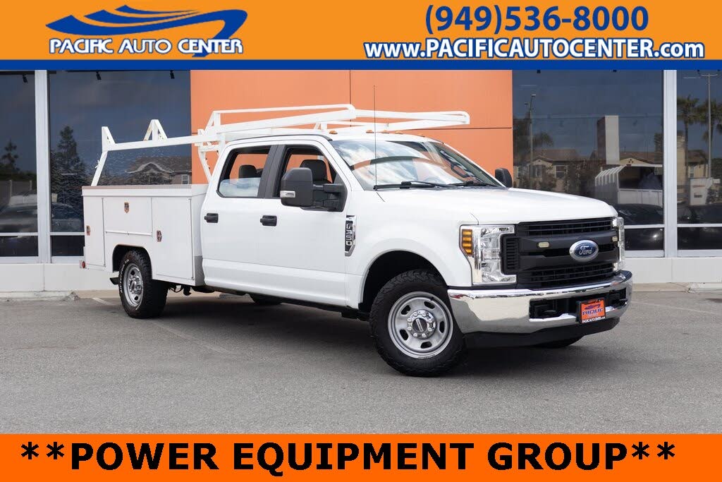 2018 Ford F-350 Super Duty Chassis XL Crew Cab RWD