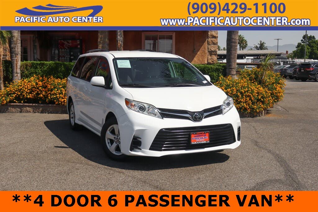 2019 Toyota Sienna LE 7-Passenger FWD with Auto-Access Seat