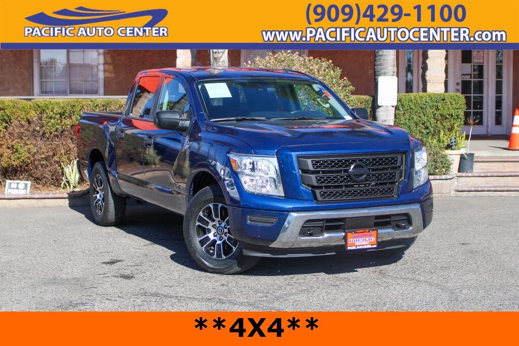 2022 Nissan Titan SV Crew Cab 4WD