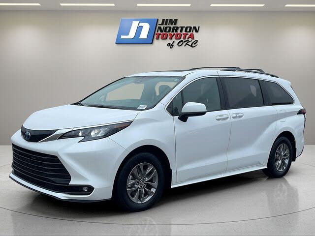 2025 Toyota Sienna XLE 7-Passenger FWD