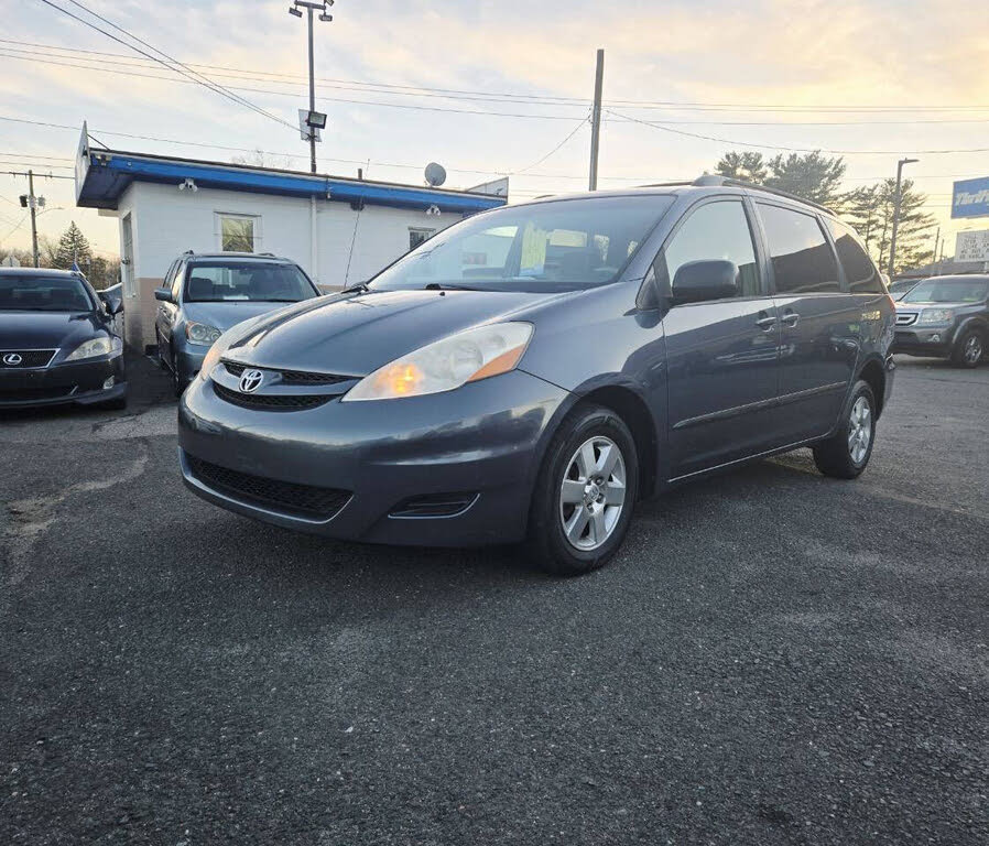 2009 Toyota Sienna LE 8 Passenger