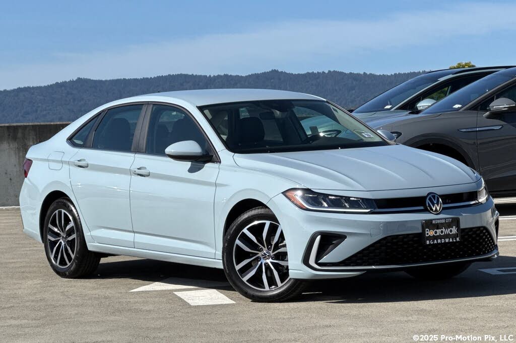 2025 Volkswagen Jetta SE FWD