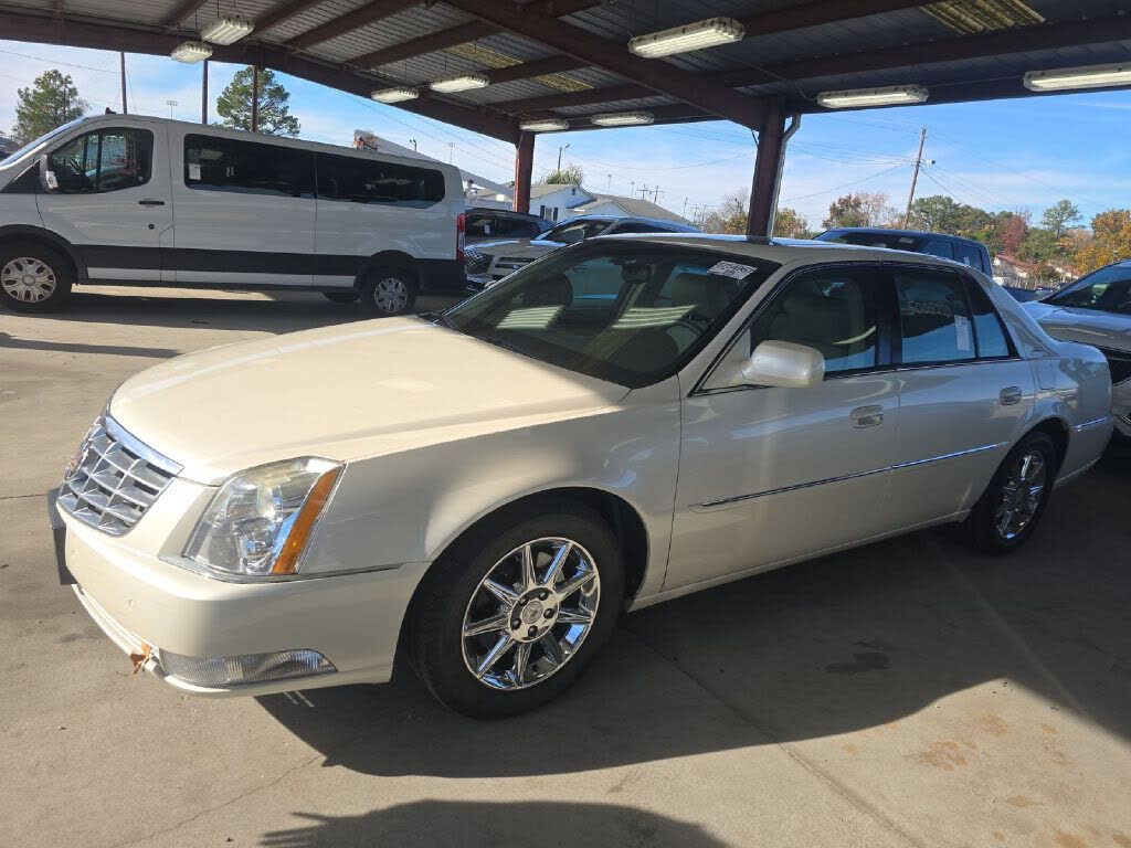 2011 Cadillac DTS Luxury FWD