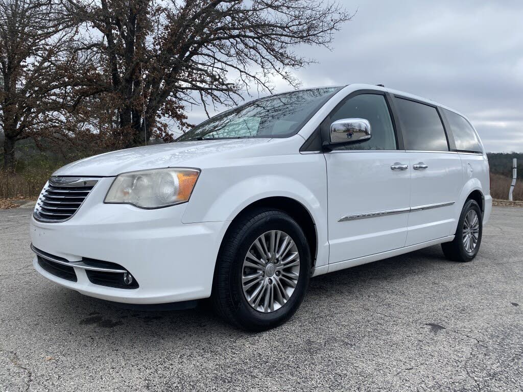 2015 Chrysler Town & Country Touring-L FWD