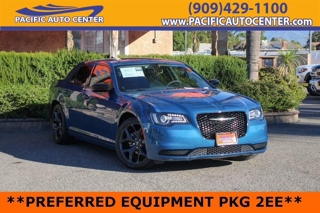 2023 Chrysler 300 Touring RWD