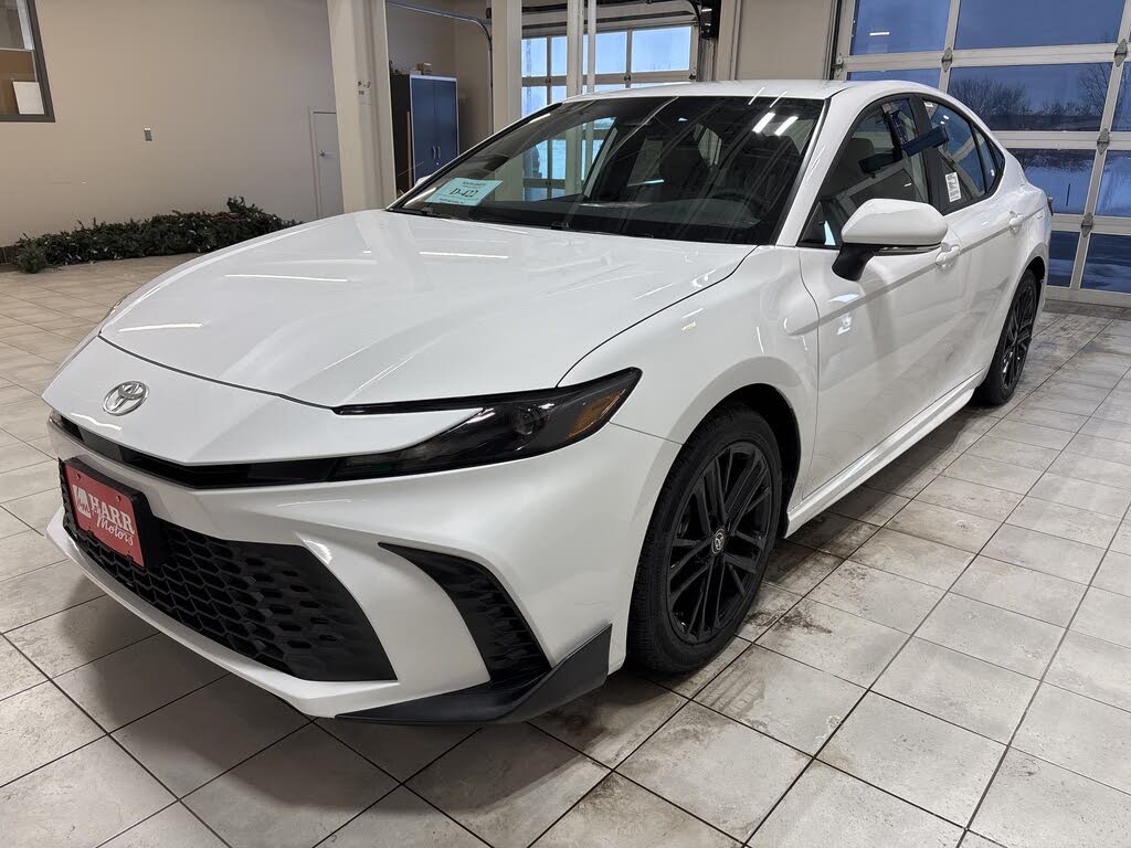 2026 Toyota Camry SE FWD