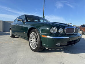 Jaguar XJ-Series XJ8 L RWD