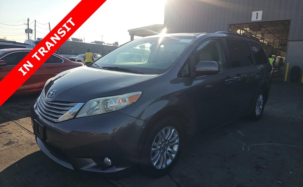 2014 Toyota Sienna XLE 7-Passenger Auto Access Seat