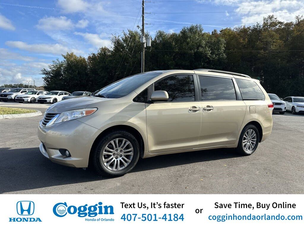 2014 Toyota Sienna XLE 7-Passenger Auto Access Seat