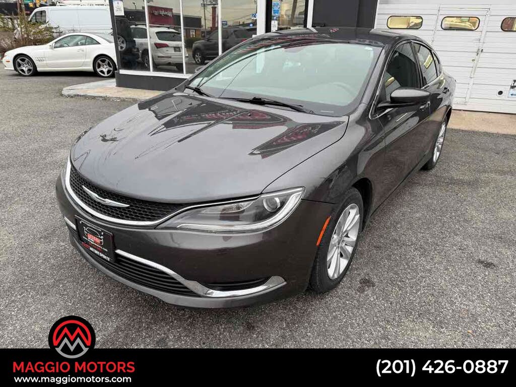 2016 Chrysler 200 Limited Sedan FWD