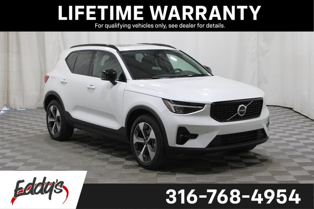 2023 Volvo XC40 B5 Plus Dark Theme AWD