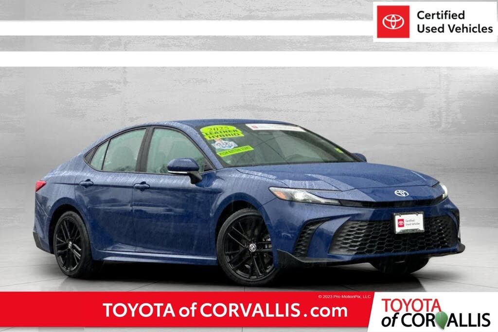 2025 Toyota Camry SE FWD