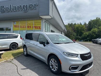 2026 Chrysler Pacifica Select AWD