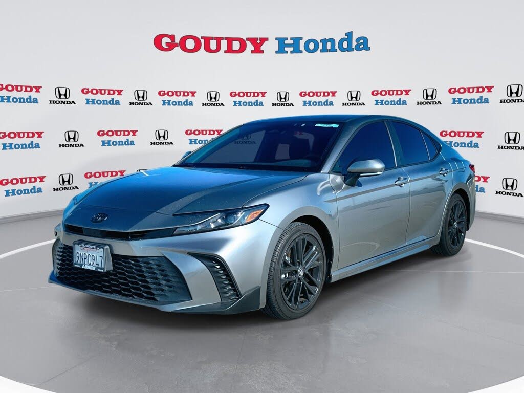 2025 Toyota Camry SE FWD