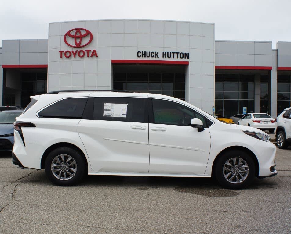 2026 Toyota Sienna LE 8-Passenger FWD