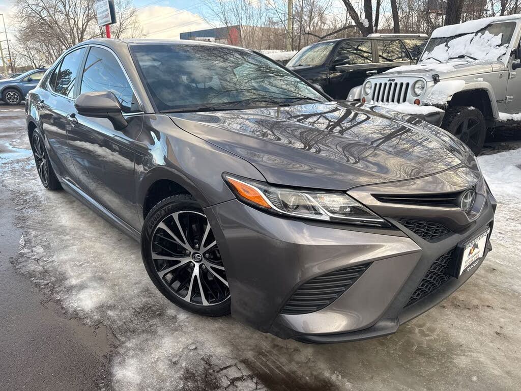 2020 Toyota Camry SE FWD