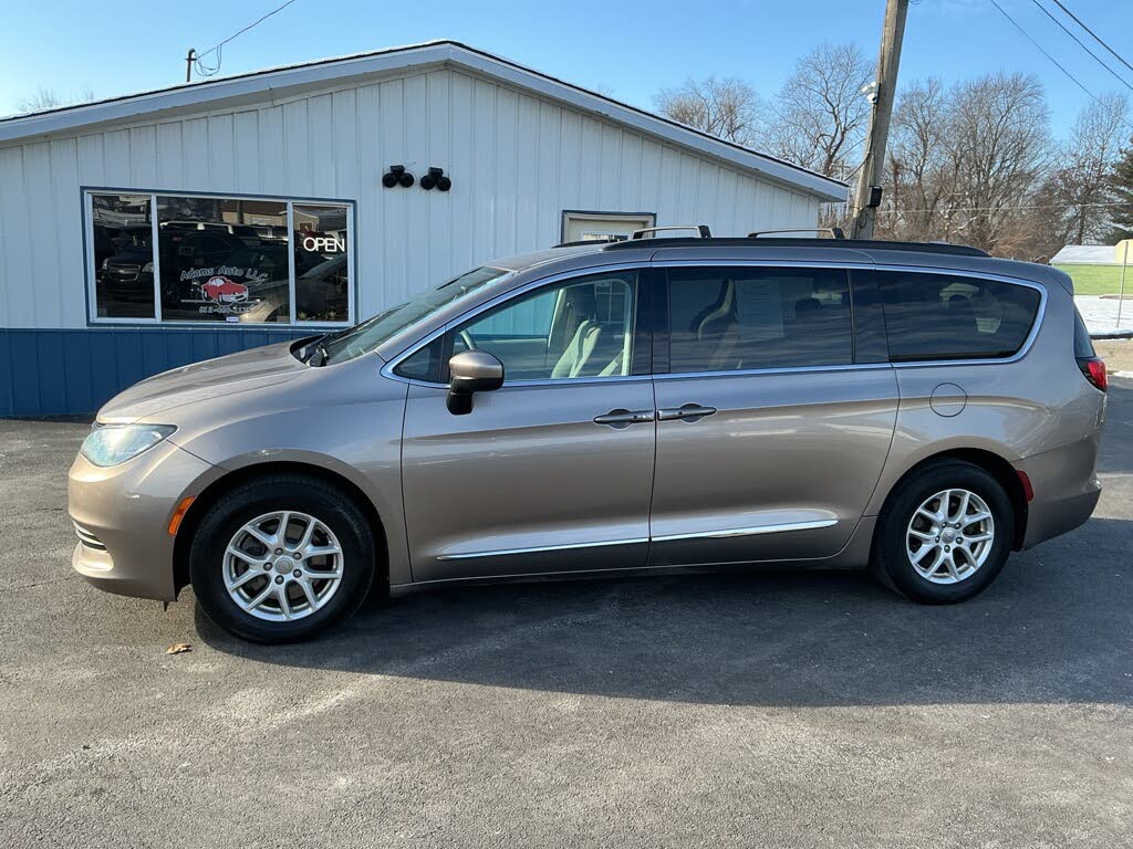 2017 Chrysler Pacifica Touring FWD