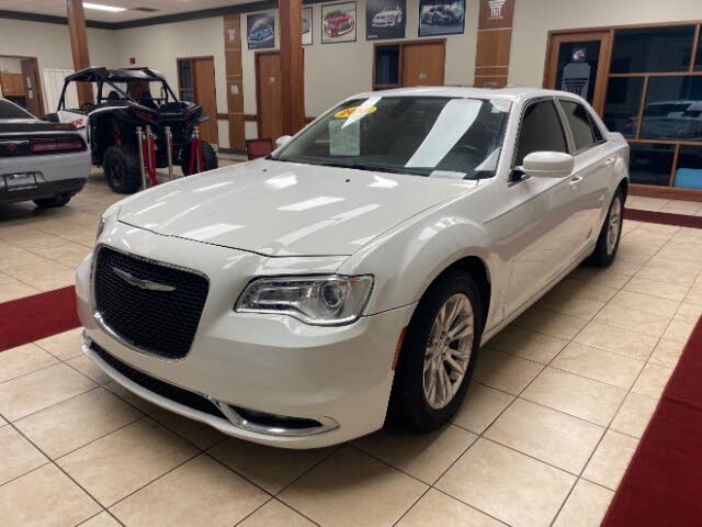 2018 Chrysler 300 Touring L RWD