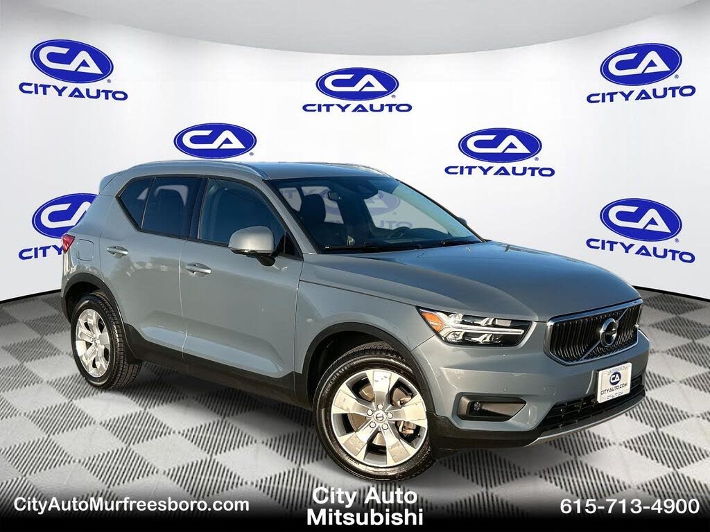 2022 Volvo XC40 T5 Momentum AWD