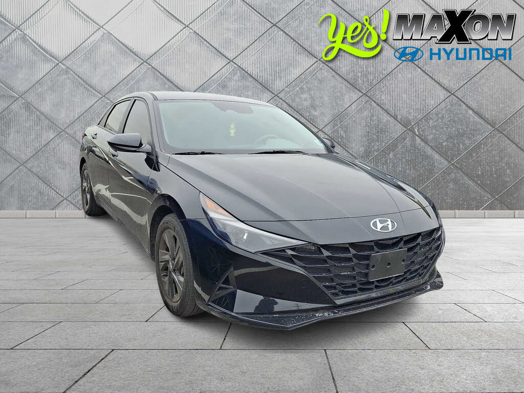 2023 Hyundai Elantra SEL FWD