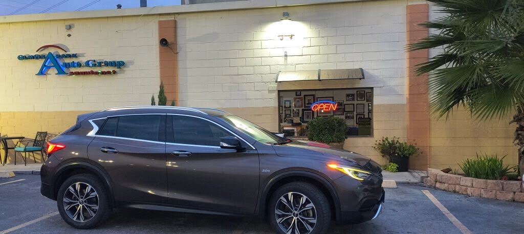 2017 INFINITI QX30 Luxury AWD