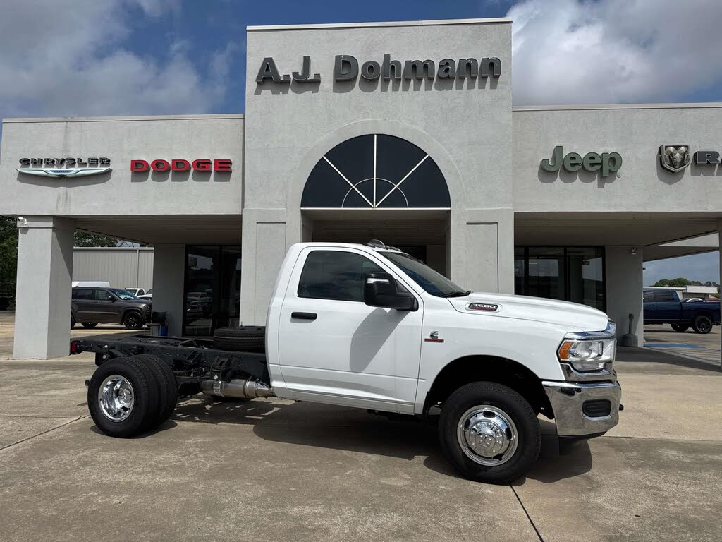 2024 RAM 3500 Chassis Tradesman Regular Cab DRW 4WD